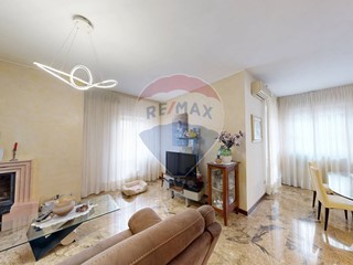 Appartamento in Vendita a Paderno Dugnano, 345'000€, 193 m²