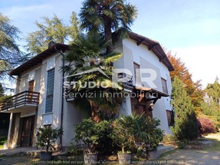Villa in Vendita a Olgiate Comasco, 500'000€, 350 m²