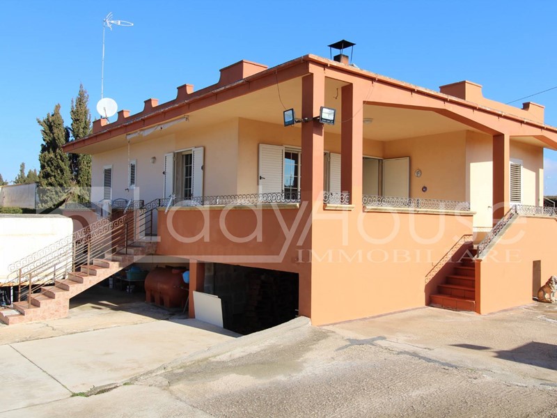 Villa in Vendita a Gallipoli, 298'000&euro;, 242 m²