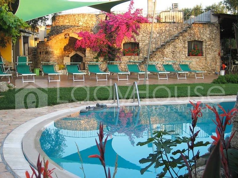 Appartamento in Vendita a Neviano, 750'000€, 500 m²