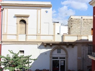 Immobile commerciale in Vendita a Parabita, 128'000€, 210 m²