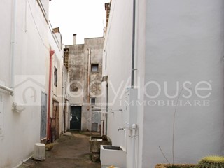 Casa Indipendente in Vendita a Matino, 25'000€, 43 m²