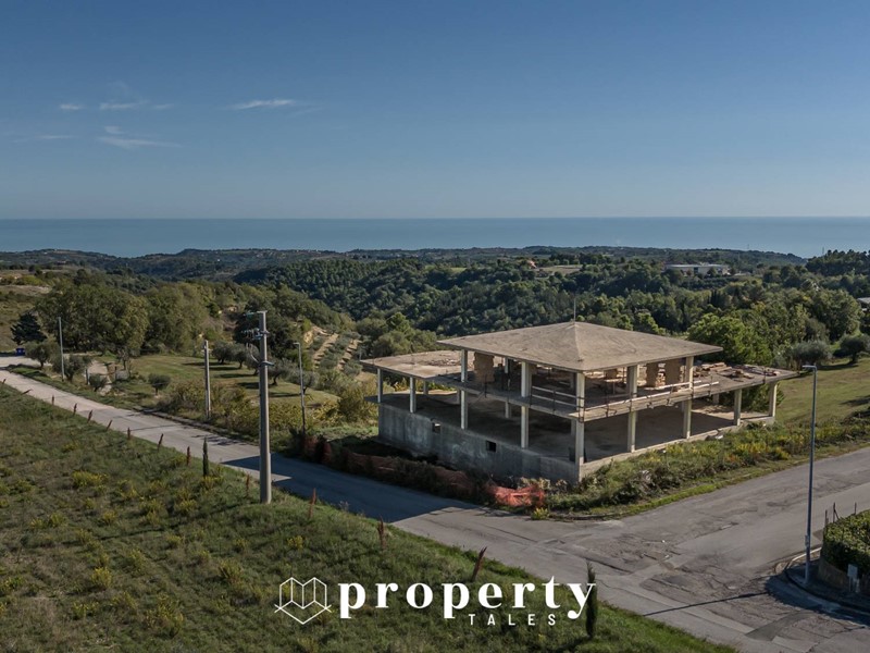 Villa in Vendita a Ripatransone, 105'000€, 500 m²