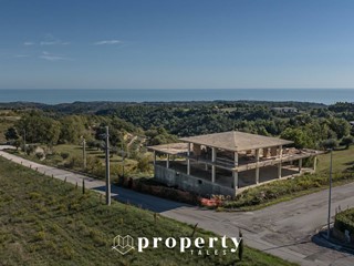 Villa in Vendita a Ripatransone, 105'000€, 500 m²