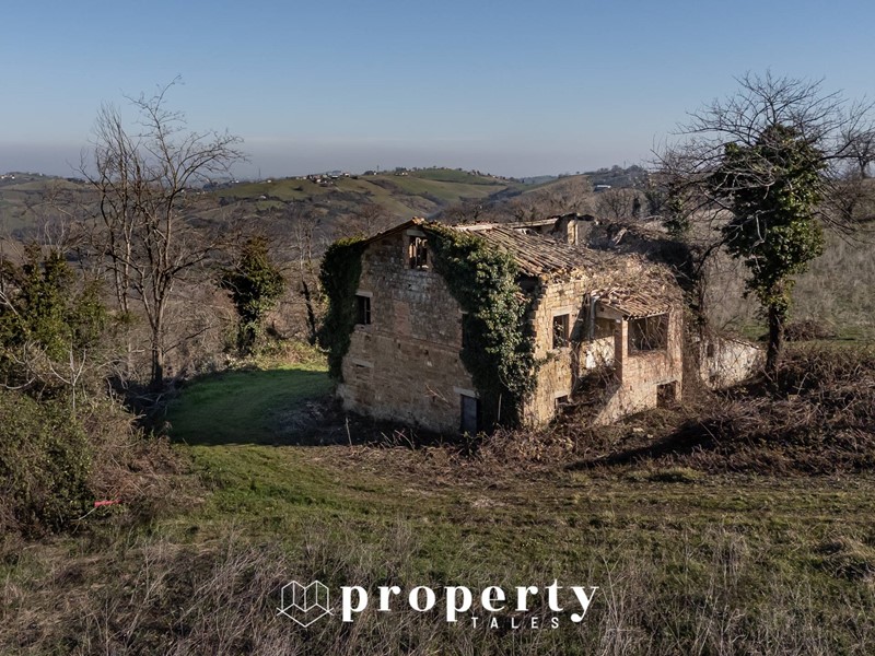 Rustico in Vendita a San Ginesio, 145'000&euro;, 240 m²