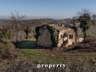 Rustico in Vendita a San Ginesio, 145'000&euro;, 240 m²