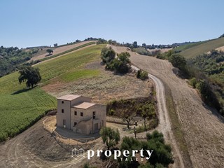 Rustico in Vendita a Ripatransone, 550'000€, 280 m²