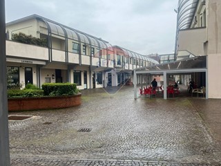 Immobile commerciale in Vendita a San Donato Milanese, 115'000€, 67 m²