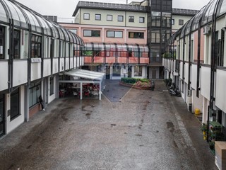 Immobile commerciale in Vendita a San Donato Milanese, 115'000€, 62 m²