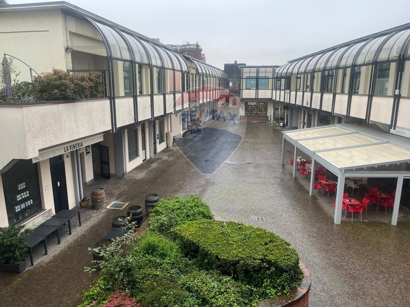 Immobile commerciale in Vendita a San Donato Milanese, 115'000€, 69 m²