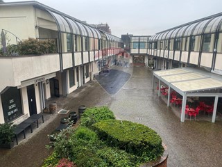 Immobile commerciale in Vendita a San Donato Milanese, 115'000€, 69 m²