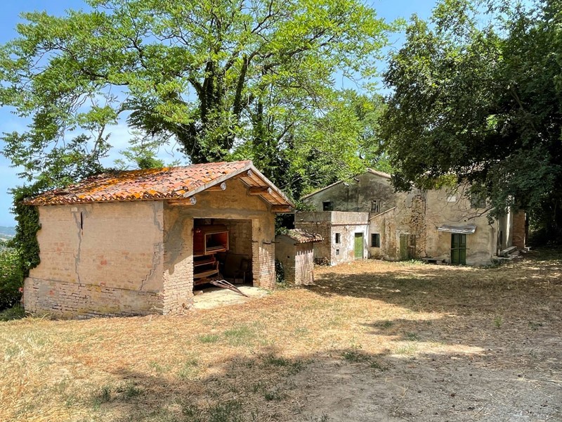 Rustico in Vendita a Pesaro, 275'000&euro;, 250 m²