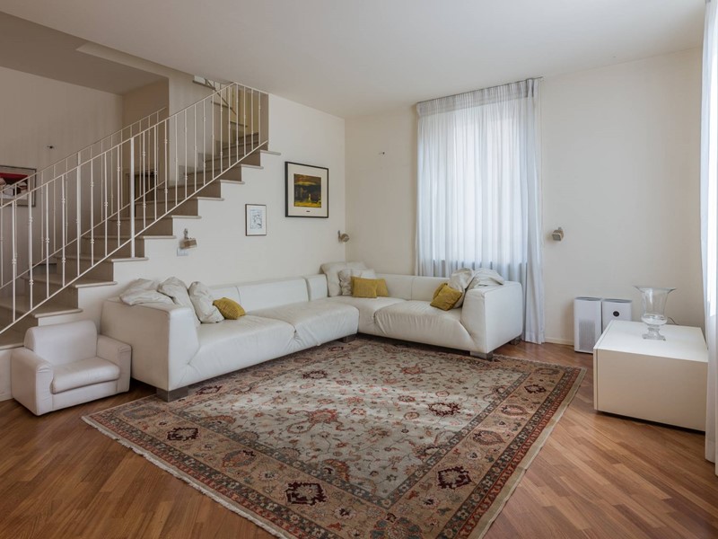 Casa Indipendente in Vendita a Pesaro, 875'000&euro;, 304 m²