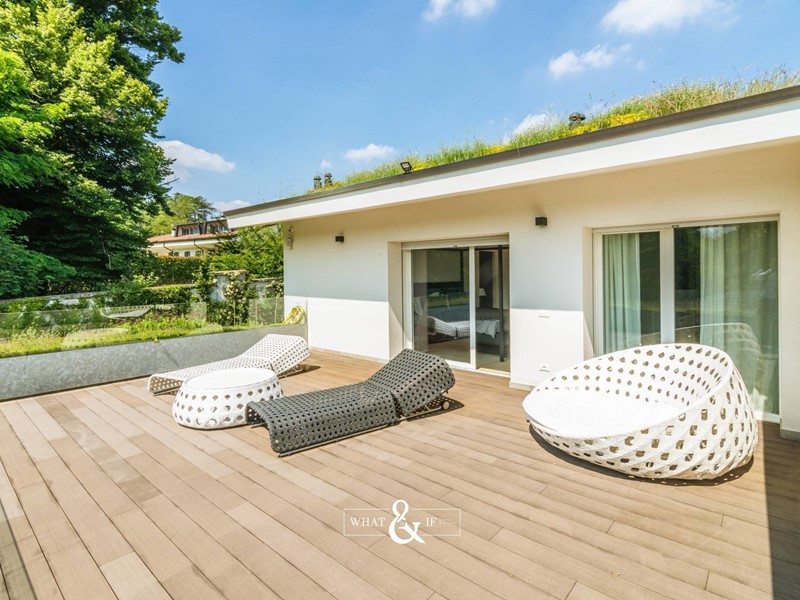 Villa in Vendita a Cabiate, 980'000€, 389 m²