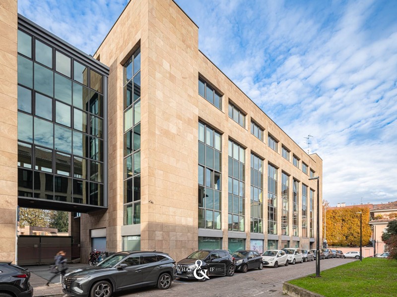 Ufficio in Vendita a Monza, 585'000€, 245 m²