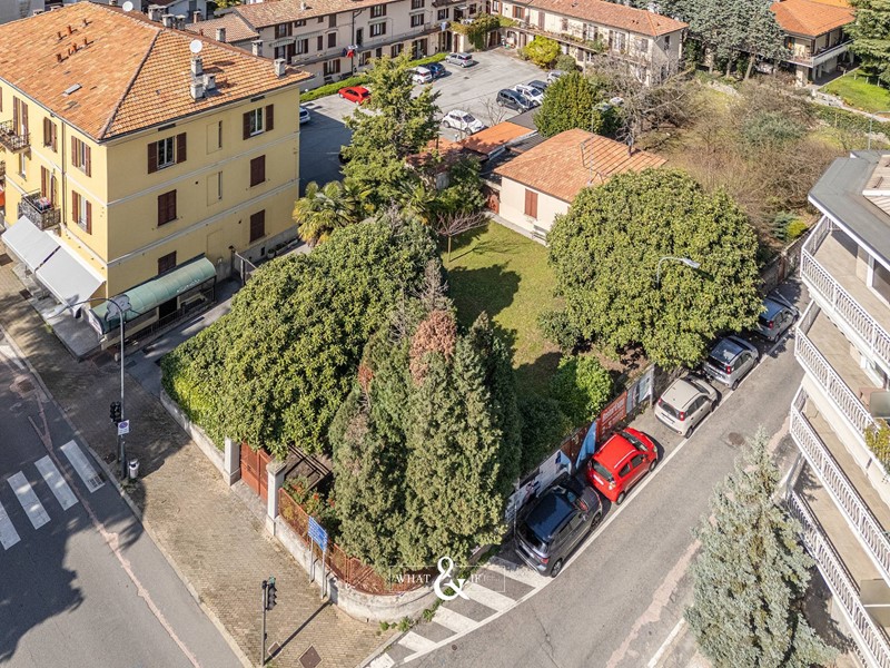 Villa in Vendita a Erba, 298'000&euro;, 200 m²