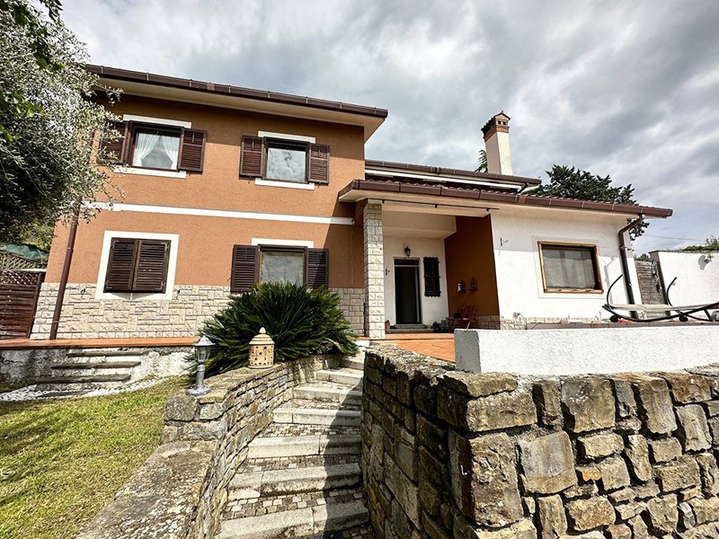 Casa Semi Indipendente in Vendita a Muggia, 350'000€, 190 m²