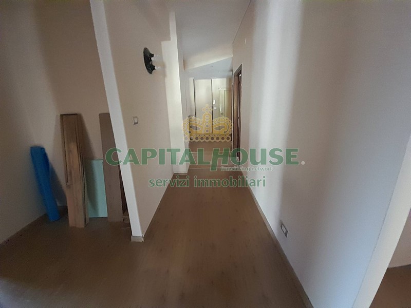 Ufficio in Affitto a Caserta, 800€, 115 m²