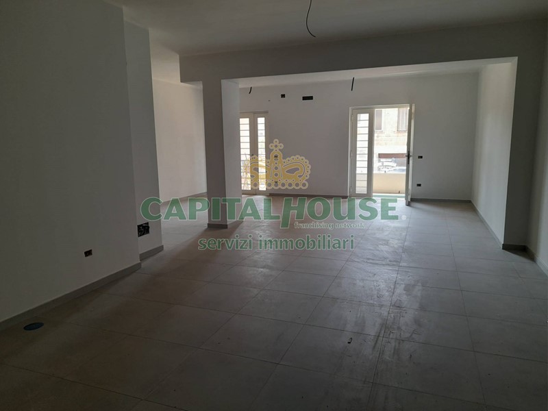 Immobile commerciale in Affitto a Caserta, 600€, 90 m²