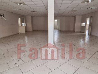 Immobile commerciale in Affitto a Sirignano, 320 m²
