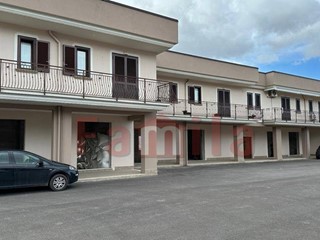 Immobile commerciale in Affitto a Avella, 1'000€, 80 m²