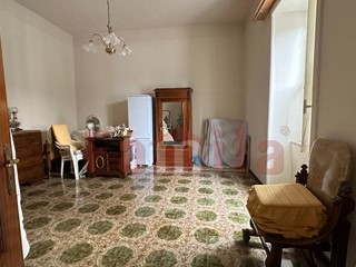 Negozio in Affitto a Mugnano del Cardinale, 480€, 80 m²