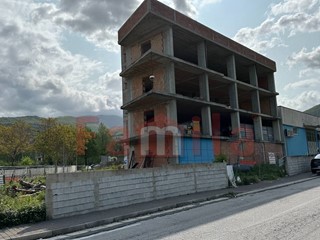 Capannone in Vendita a Mugnano del Cardinale, 1650 m²