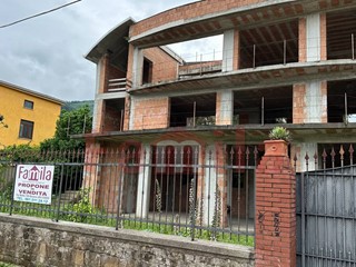 Casa Indipendente in Vendita a Sirignano, 228'000€, 450 m²