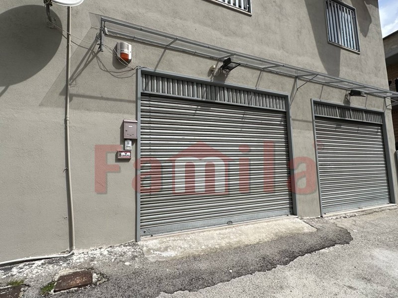 Immobile commerciale in Affitto a Mugnano del Cardinale, 650€, 199 m²