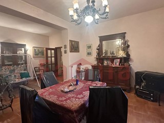 Appartamento in Vendita a Sperone, 100'000&euro;, 225 m²