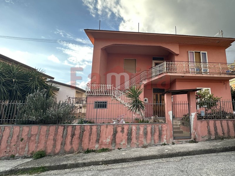 Appartamento in Vendita a Mugnano del Cardinale, 110'000€, 180 m²