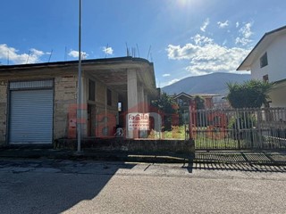 Immobile commerciale in Affitto a Mugnano del Cardinale, 300€, 100 m²