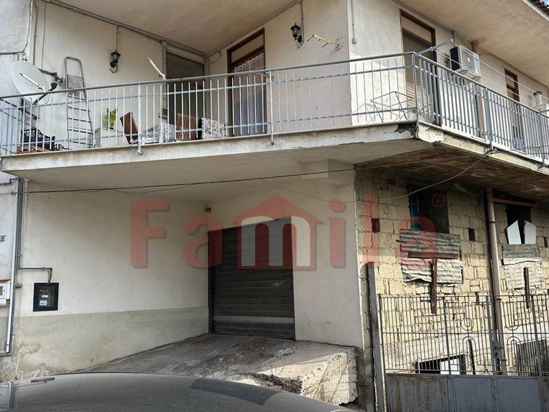 Magazzino in Vendita a Quadrelle, 55'000€, 190 m²