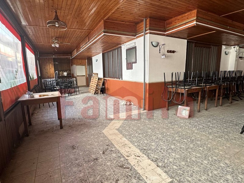Immobile commerciale in Affitto a Sperone, 2'200€, 400 m²