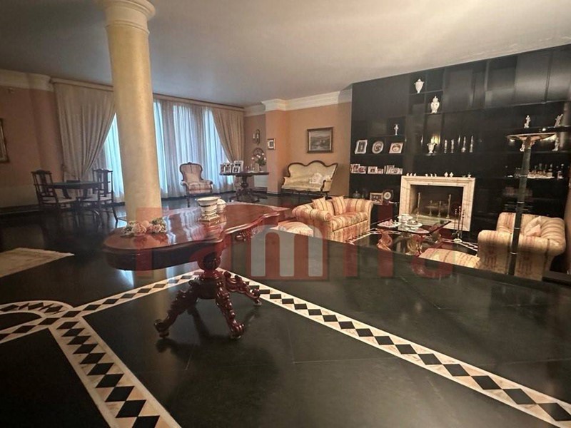 Casa Indipendente in Vendita a Mugnano del Cardinale, 720 m²