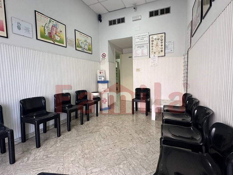 Ufficio in Affitto a Baiano, 1'700€, 80 m²