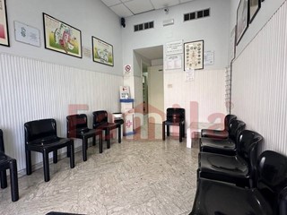 Ufficio in Affitto a Baiano, 1'700€, 80 m²
