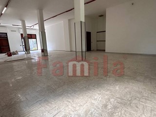 Immobile commerciale in Affitto a Sperone, 700€, 150 m²