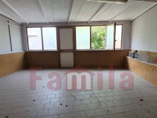 Immobile commerciale in Vendita a Mugnano del Cardinale, 80'000€, 60 m²