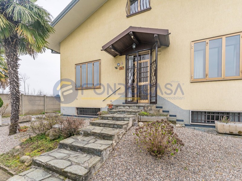 Villa in Vendita a Canegrate, 360'000€, 259 m²