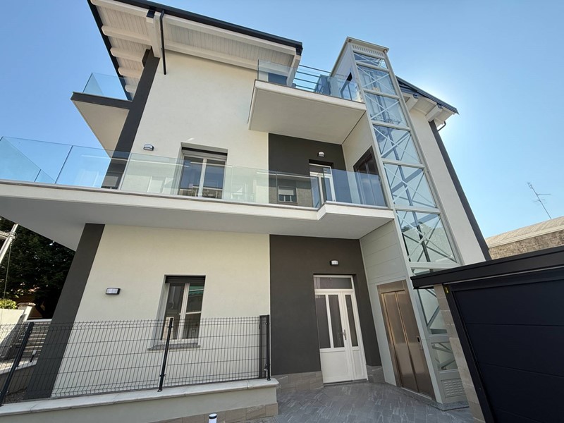 Quadrilocale in Vendita a Cerro Maggiore, 343'000€, 135 m²