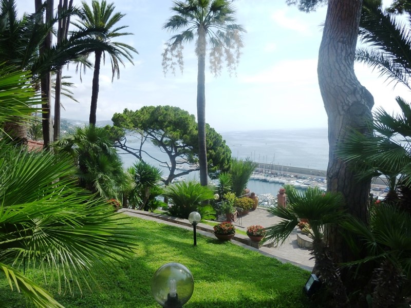 Villa in Vendita a Bordighera, 4'000'000€, 300 m²