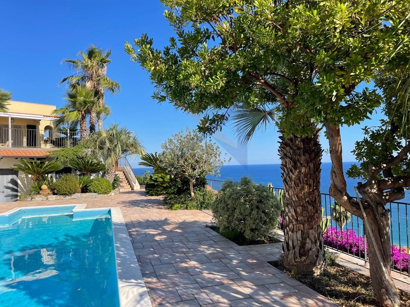Villa in Vendita a Ospedaletti, 2'900'000€, 400 m²