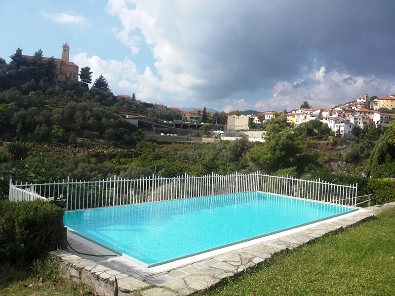 Villa in Vendita a Castellaro, 550'000€, 300 m²