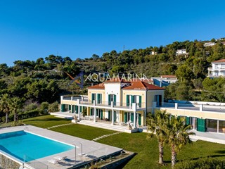 Villa in Vendita a Cipressa, 4'400'000€, 800 m²