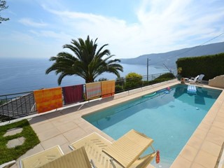 Villa in Vendita a Ospedaletti, 280 m²