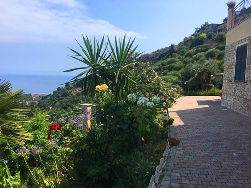 Villa in Vendita a Bordighera, 745'000€, 230 m²