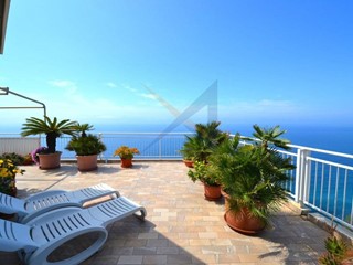 Appartamento in Vendita a Ospedaletti, 150 m²