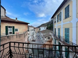 Appartamento in Vendita a Ceriana, 90'000€, 135 m²