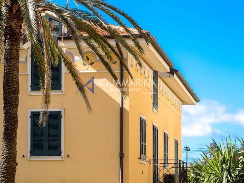 Trilocale in Vendita a Bordighera, 300'000€, 70 m²